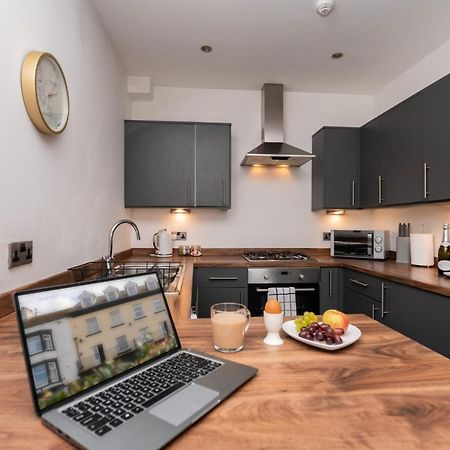 The Croston Balcony Apartment- Morecambe Central Promenade, Beach Front And Sea Views מראה חיצוני תמונה